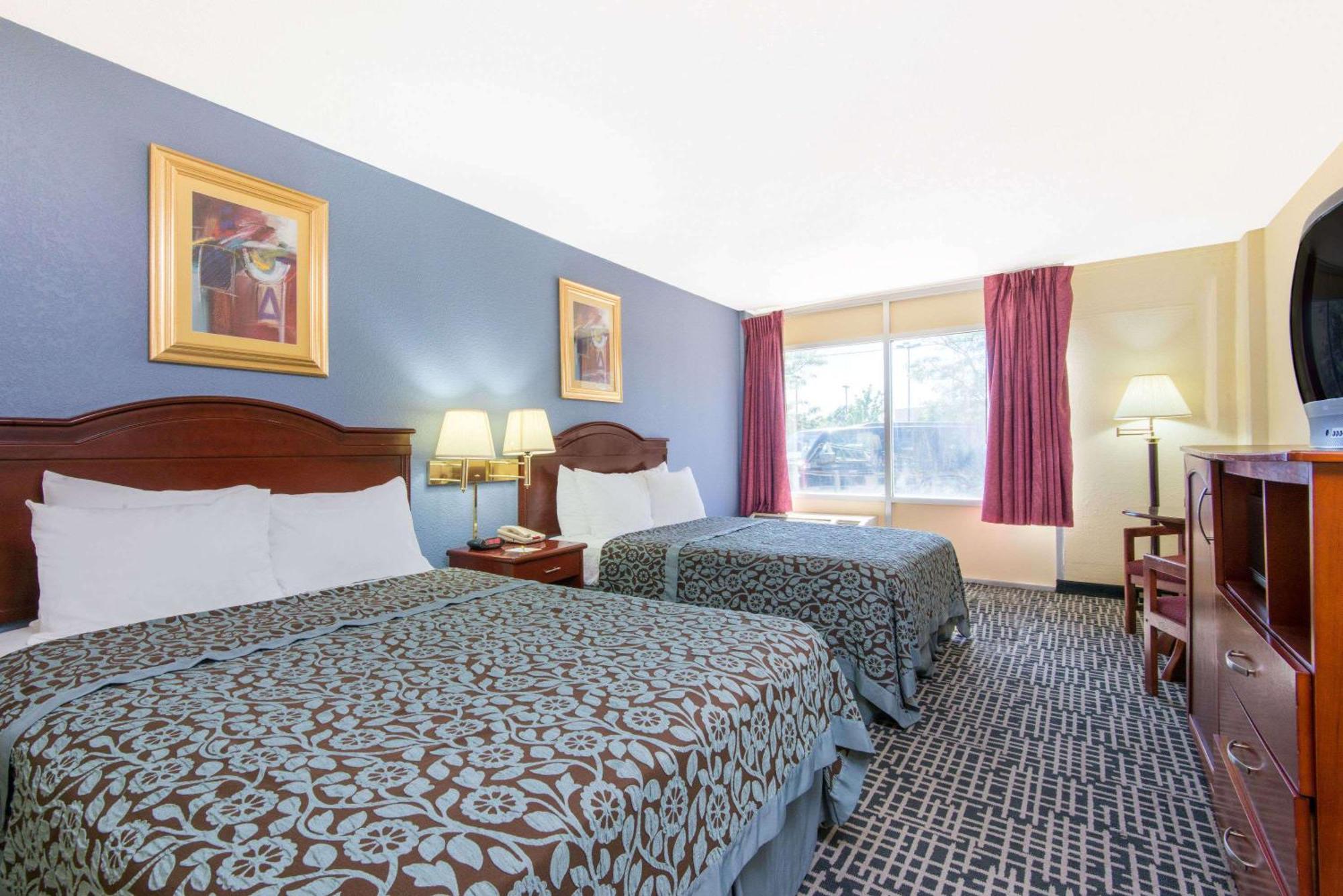 Days Inn & Suites By Wyndham Wichita East 외부 사진